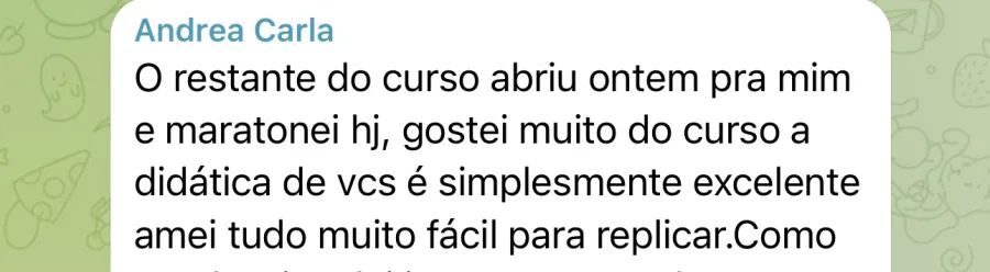Print de aluna Andrea Carla contando que maratonou o curso e achou muito fácil de replicar